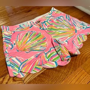 Lilly Pulitzer Scallop Edge Shorts Like New Size 10 Ladies Buttercup Shorts
